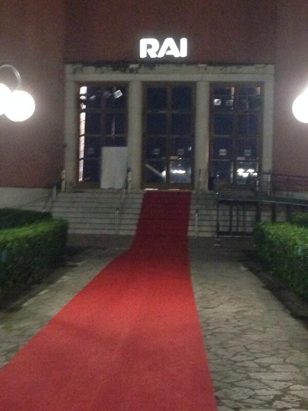 _merapi_'s tweet image. Un saluto al nostro pubblico da casa! @Lucael cc @SilviaTrovato