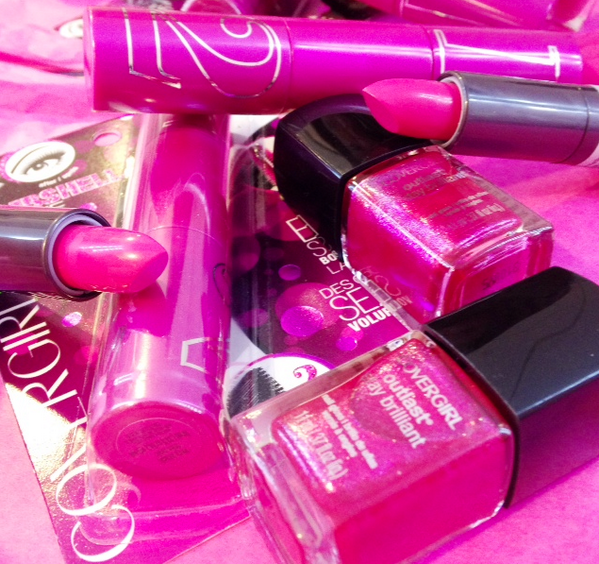 PoshONPennies's tweet image. You know how much we love #Pink We are head over heels @COVERGIRL #BombshellCollection {You will be too!}
