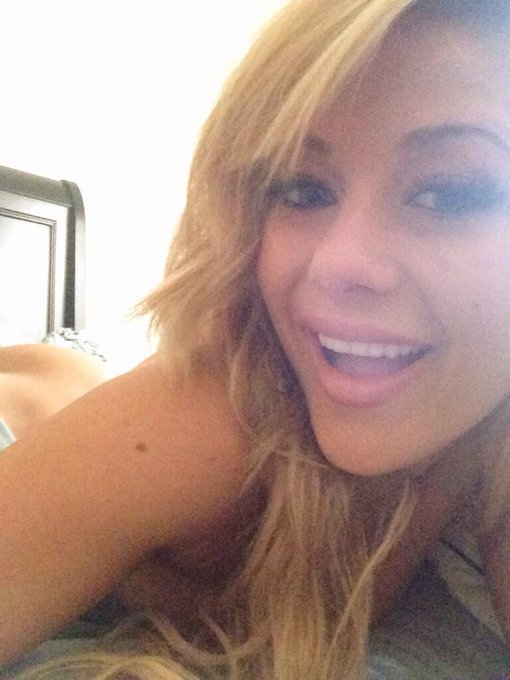 The "Sun Goddess" bringing you a little sunshine this #FriskyFriday ???
 #2 
@Playboy 
Which do you like