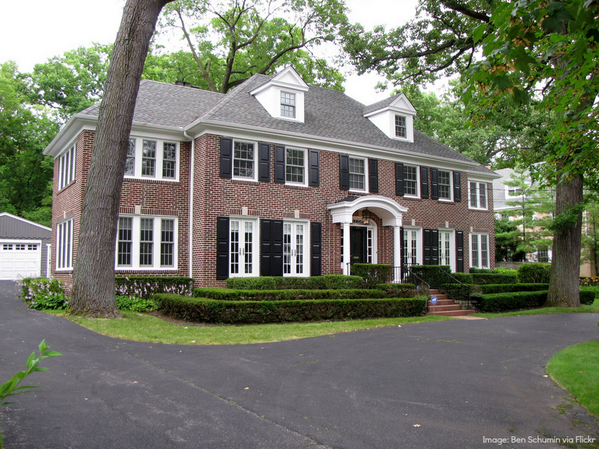 McIntosh_Assoc's tweet photo. Movie Trivia: What holiday movie was this house featured in? http://t.co/Et4VQZ5vky