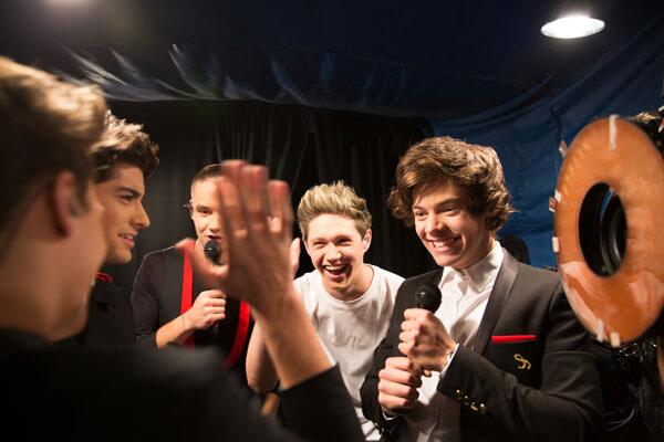 Have you heard the news? #1DMovie is available to watch right NOW on @iTunesMovies! bit.ly/192FuRn