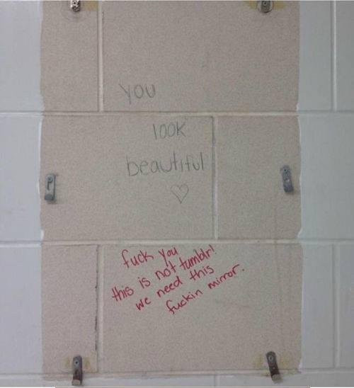 бобер с гитарой. банан и персик смешные фото. ожившие предметы терри бордера. Funny still. банан и персик.