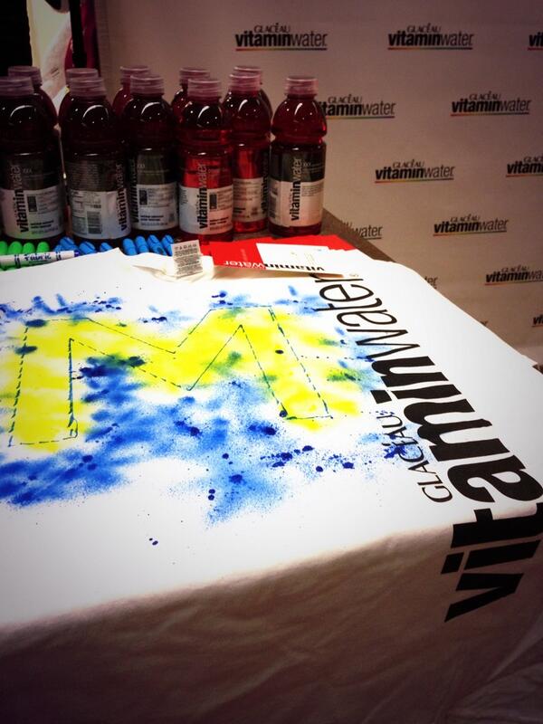 sarrlee92's tweet photo. It's proven that painting &amp; @vitaminwater make study breaks brilliant #makeitbrilliantUM #iworkwithvitaminwater http://t.co/FJmUNVEvMI