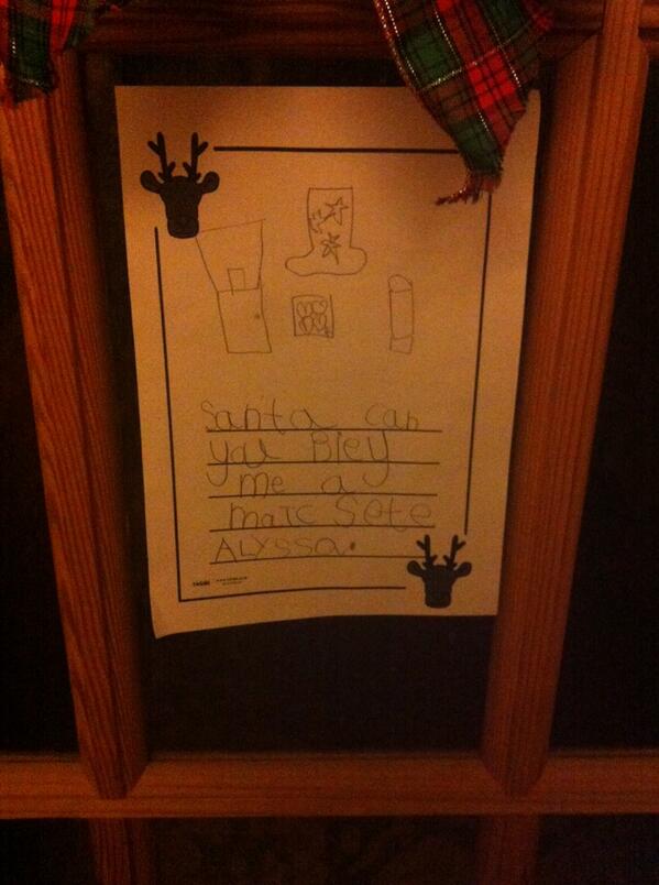 KyleeCurson's tweet image. My 5 year old sister has stuck this on the door... #matchset #magicset 😂😂😂