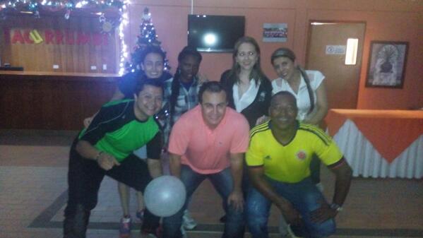 eljuanchovivas's tweet photo. Team ganador #IntegracionOlimpica @Juliguzmanvela @1adrianosoriodj @JUANPARADIO @sandrajimenamor jenny y maria http://t.co/XliBGSKrGk