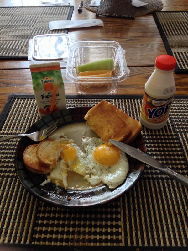 StracDaddy18's tweet photo. Waking up to @rileysamuelson, bottle depot coin, then bfast from @HouseOfJackson #whatgandhioncesaid #Baggage #Ross http://t.co/iJjlnxWgXf