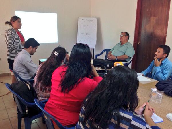 CDI_Sinaloa's tweet photo. Análisis de fin de año en #CCDI con nuestro Delegado y Jefes de "Albergues y Comedores #Indígenas" #ElFuerte @CDI_mx http://t.co/i7hqZZjEBz