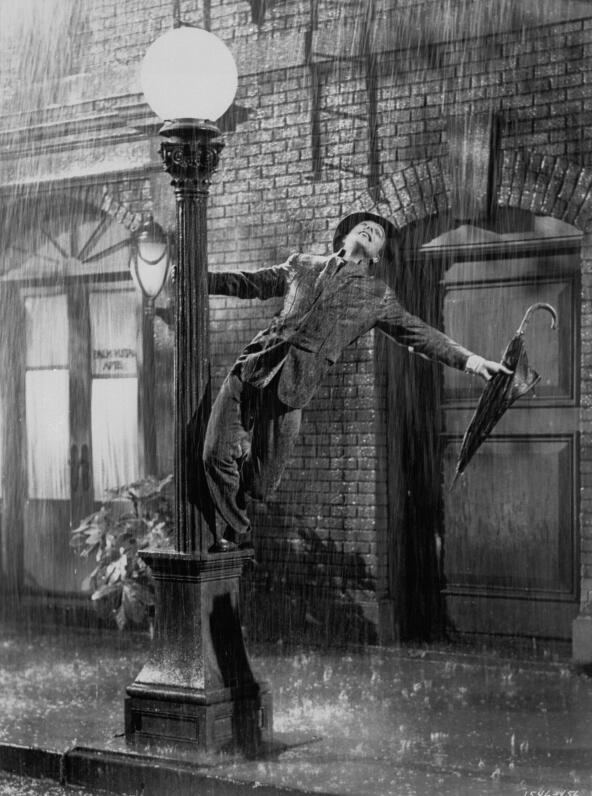 Have you ever actually sung in the rain? The beloved SINGIN' IN THE RAIN ('52) airs tomorrow, 11:30am ET.