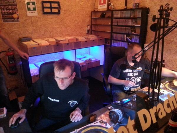 ClubHDPT's tweet photo. We zijn weer in de lucht op de FM106.00. http://t.co/NaaqBAcfSX