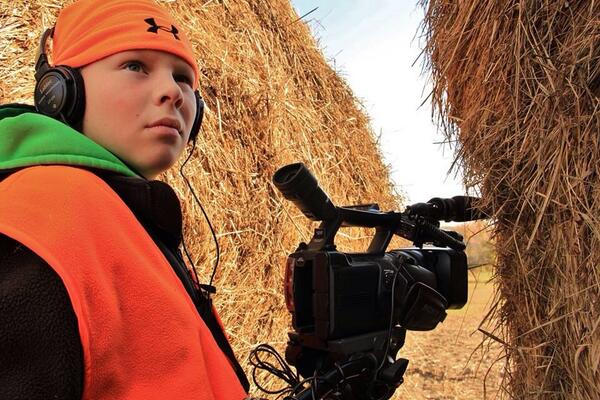 BowSniper11's tweet photo. Pass it on! Owen learned a thing or two on this hunt. I found my new cameraman @CampbellCameras #campbell_cameras http://t.co/z23JI1gOZs