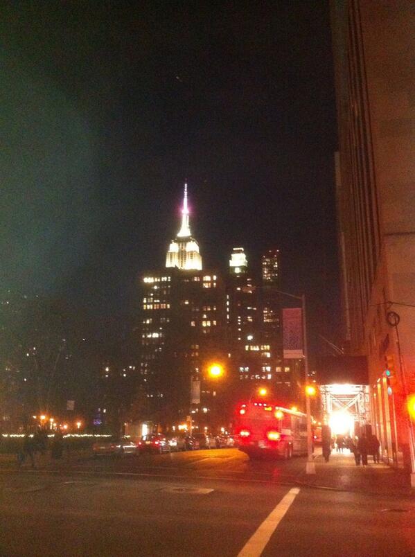 Billnyu's tweet photo. #txtida #nycarch Empire State Building, Art Deco, rich colors, bold shapes, ornaments http://t.co/tojMRQzVji