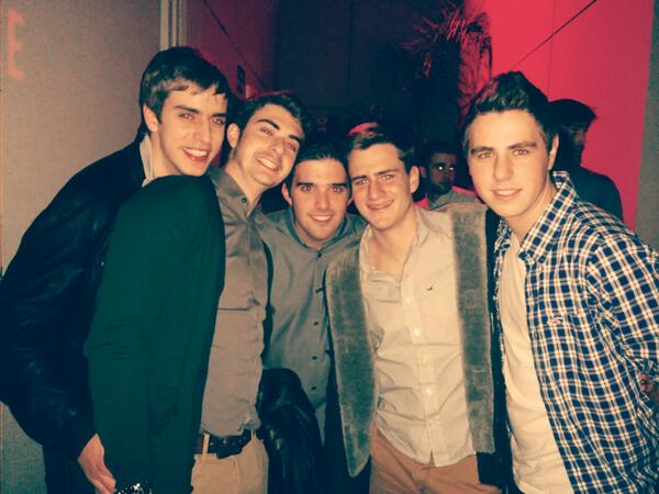 chris_miquel7's tweet photo. Grandes! Buena noche con lo mejor de #GIOI mas Miguel!! http://t.co/AiLkSrhQMb