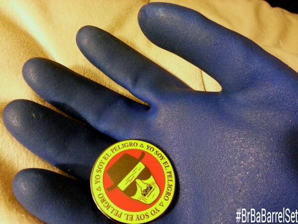 BrBaGlove's tweet photo. Vince Gilligan's Commemorative Challenge Coin is SOLID #BrBaBarrelSet #BrBa
@TheWalterWhite_ @Im_Gus_Fring http://t.co/vyxviv3gsz