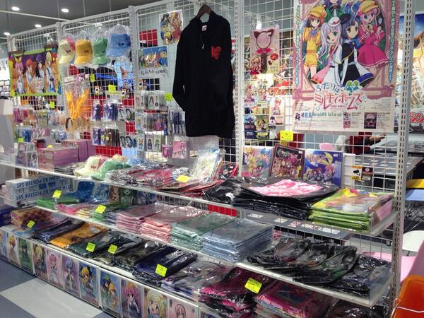 ミルキィホームズ イオンモール幕張新都心のブシロードストアの写真を頂きました ミルキィのグッズも色々お蔵出ししていますよ Http T Co Jjutxqctqk