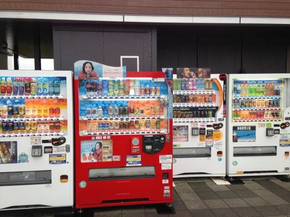 DevonIKS's tweet photo. Japanese vending machines! So many choices! http://t.co/3VOdMNfzVx