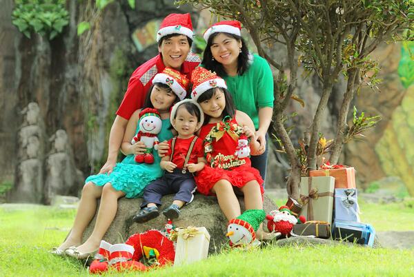 CeceFlorence's tweet photo. @Yogya_Cimahi @info_yogyagriya @yogyafashion We wish u Merry Christmas everybody  #FotoNatalWithYPC http://t.co/TGe34hfguc