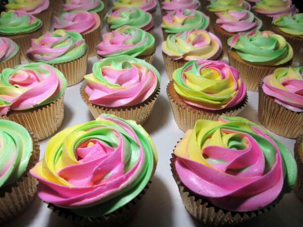 petitecupcakery's tweet photo. Rainbow cupcakes. For Order: SMS/Whatssapp 081285858809 (NO CALL!) http://t.co/BEpakc98RC http://t.co/qMHOYSENTP