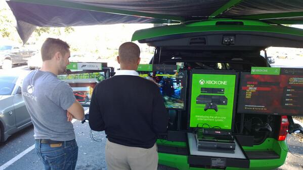 Thanks for coming out to <a href="/GameStop/">GameStop</a> in #Tampa today to play some next-gen games w/us! #xboxonetour