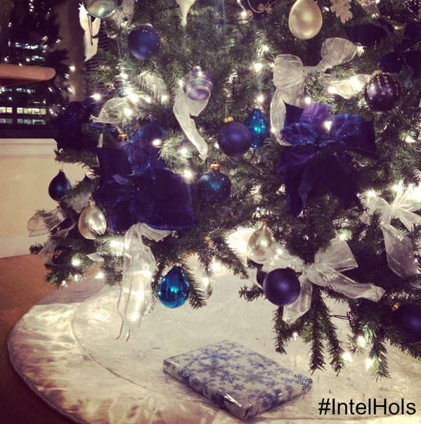 intelcanada's tweet photo. What amazing tech should Santa leave under your tree? #IntelHols http://t.co/IqdJwvUCZZ