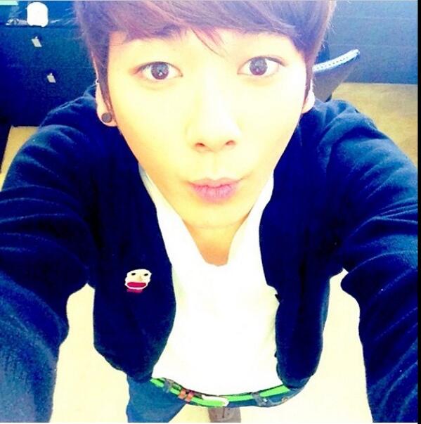 aronstagram's tweet photo. [update 131213] old photo... enjoyyy #nuest #aron #throwbackk #enjoyhehe http://t.co/c5EhNq7SpN