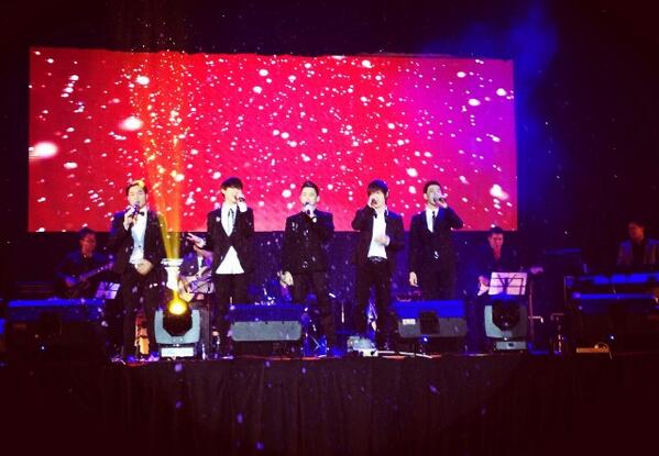 NCious_Madiun's tweet photo. RT @reggy_alexander: Snow on the stage. How beautiful the stage last night ♥♥ @alextan_id @jj_fame @tbwze @NC_FAME http://t.co/V1O7XqvSUf