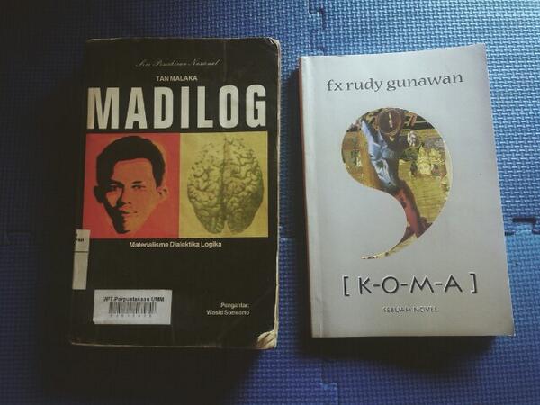 Apa buku bacaanmu? Ini buku bacaanku. Selamat akhir pekan :)