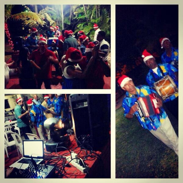 eventopiard's tweet photo. Nuestro #PericoRipiao en la #HoraLoca #fiestanavideña #ProUsuario #SupBanco #lights #sound #music #dj #by #eventopia http://t.co/kJKaBJsOzn