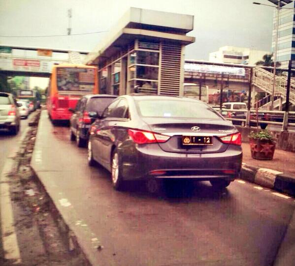 Pfft  <a href="/diksat/">Diki Satya</a>: <a href="/TMCPoldaMetro/">TMC Polda Metro Jaya</a> Mohon retweet foto ini berkali2 setiap hari. Ini penting buat disiplin. ”
