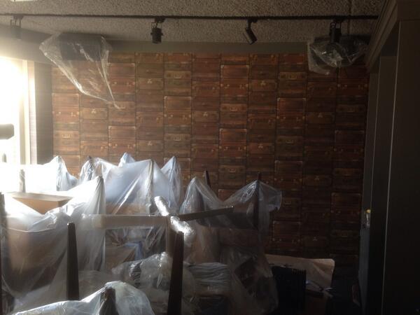 HotelMeyer's tweet photo. Behang in de herenkamer #fpub http://t.co/rR3HZxKcEv