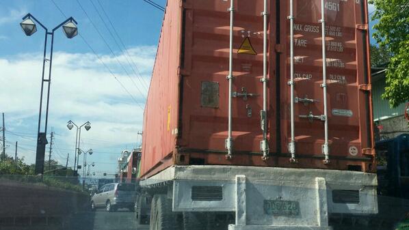 madzroldan's tweet photo. 1:29pm, today at Pedro Gil Ave Manila. May Truck ban ba tlga? @mmda http://t.co/Lgn4lIRAVx