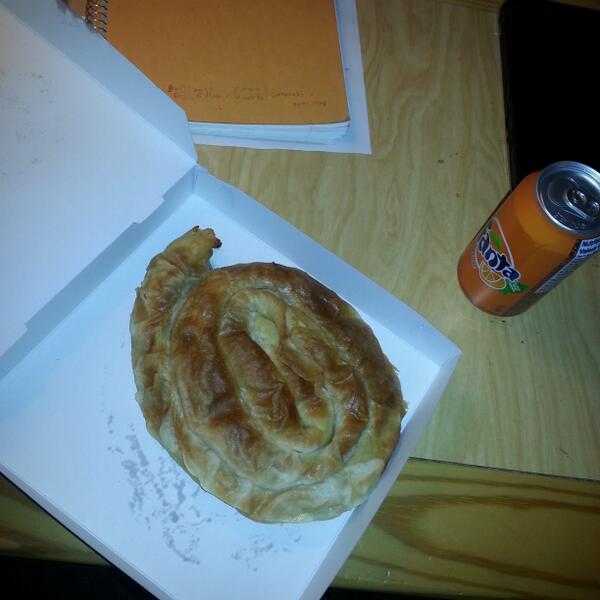 kashdady's tweet photo. World most weird pizza...lol#scary http://t.co/NtmkOp2XWI