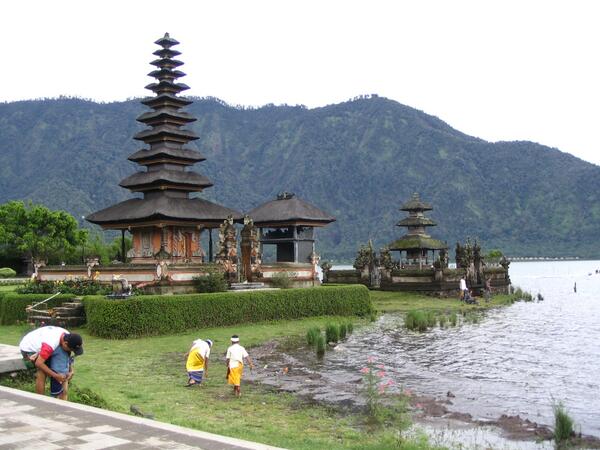 inasafe's tweet photo. What do you think abaout this pict ? This is Indonesia safe without terrorism ^^ http://t.co/Rjz2OWe0h1