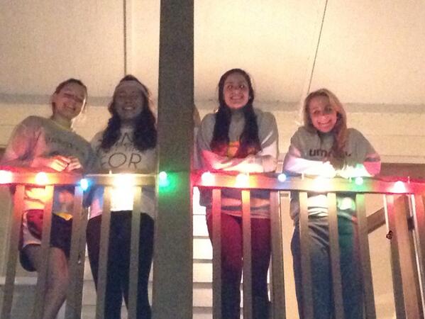 EmVick18's tweet photo. Hung the lights 🎄🎅 http://t.co/xAxtU6BgGt