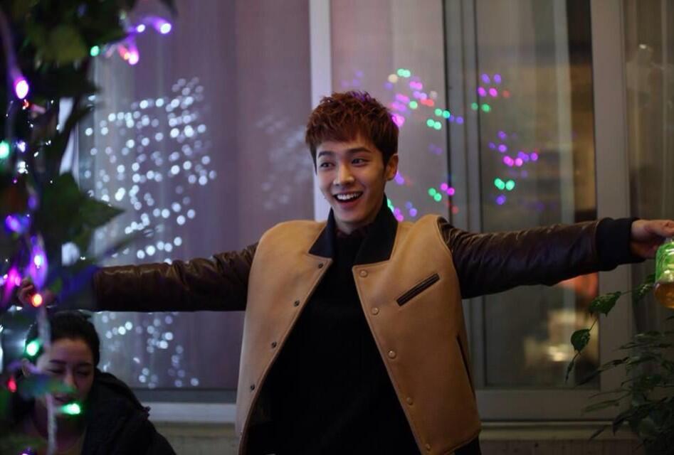 BbbVfRhCQAAEh-5.jpg:large