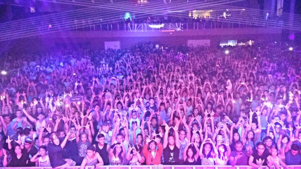 WandWmusic's tweet photo. Jakarta you were amazing! Terima kasih!!! #DWP13 http://t.co/OoIB65ZvVu