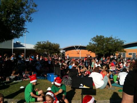 AileenJJones's tweet photo. Christmas carols evening @QuinnsBeachPS http://t.co/LLuQVmTQrk