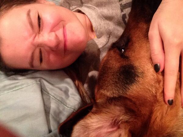 EmVick18's tweet photo. This dog �� http://t.co/hTr5p1RIZv