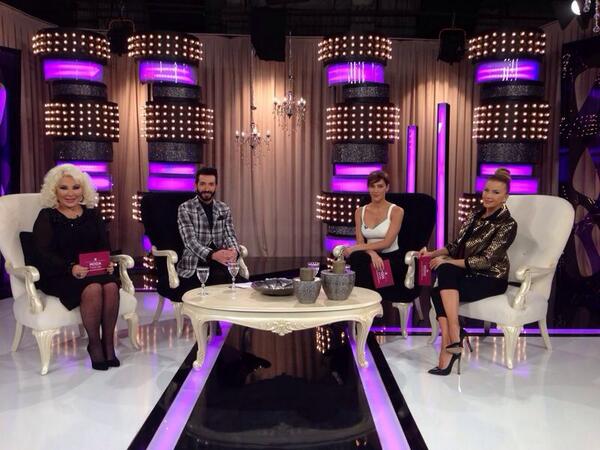 ShowTV's tweet photo. Duyduk duymadık demeyin! #ModaTakibi başladı... http://t.co/Yi83Af37yl http://t.co/nECkw392k6