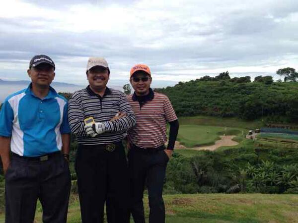 KASPIyah's tweet photo. With Mr Ibnu Munzir (DPR RI) &amp; Mr Madjid Faqih at Dago Mountain View Golf http://t.co/BfYWUKQwpa