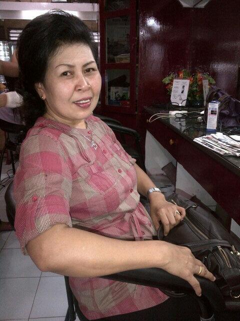 atheekz's tweet photo. Happy birthday cantikku :D mymom :* http://t.co/TpuJV6dO3G