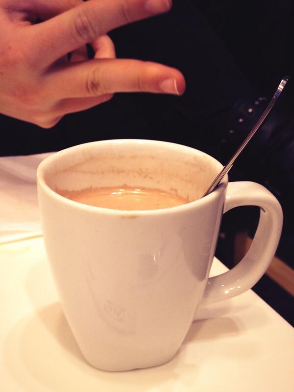 PaaulineO's tweet image. Chocolat chaud time ! #Posées