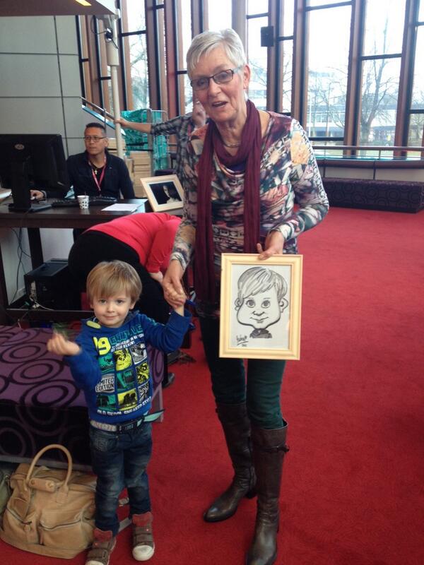 HelpPortrait038's tweet photo. Het eerste portret is een tekening van  karikatuurlijk #hpz038 #zwolle http://t.co/rNeMpUDOoq