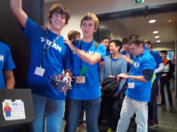 FLLDeTeam's tweet photo. Ya solo falta la ultima ronda @fllgteam #flleuskadi http://t.co/uTOUPyzOrM