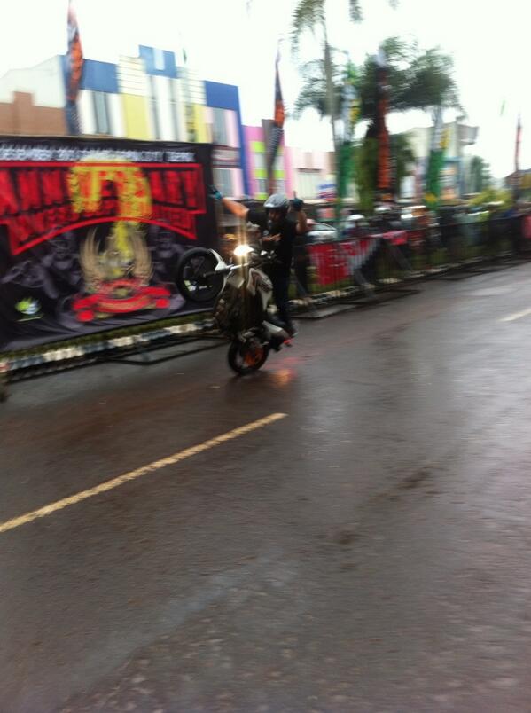 BEBEX_'s tweet photo. @ grand depok city. http://t.co/59riKWX3bq