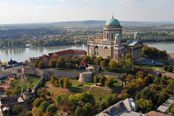PrivateTourHUN's tweet photo. Visit Esztergom, Visegrad and Szentendre on our full-day private tour from Budapest! http://t.co/CRq30VOI69 http://t.co/71zUm56tw4