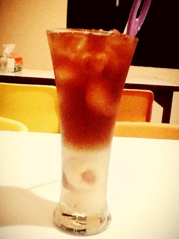 heidynazneenm's tweet photo. Ice lecci tea❤❤🍹🍸at @BontoRestoCaffe http://t.co/8HbTmH0jFH