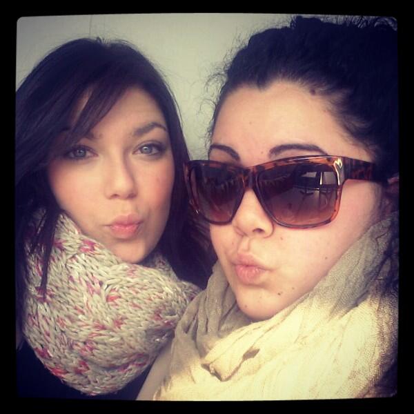 YasminaOlmos's tweet photo. Limpiando el puigmovil jajaja @MartaPuigIznard http://t.co/NdTx38wXR7