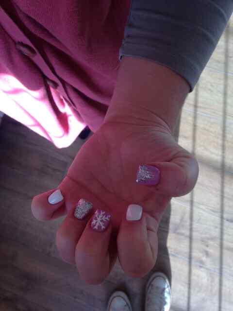 Rach_Chuck's tweet photo. My festive nails http://t.co/8XzO3eQ33C