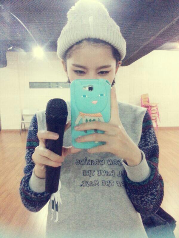 BbceIyTCAAAnUiv.jpg:large