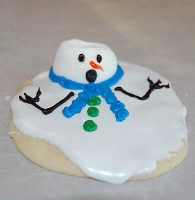 Hair_n_Homemade's tweet photo. Heres a very cute christmas cookie to make <3  
'Melted Frostie the Snowman'
Follow me for the complete recipe :) http://t.co/8F48G3MP7S